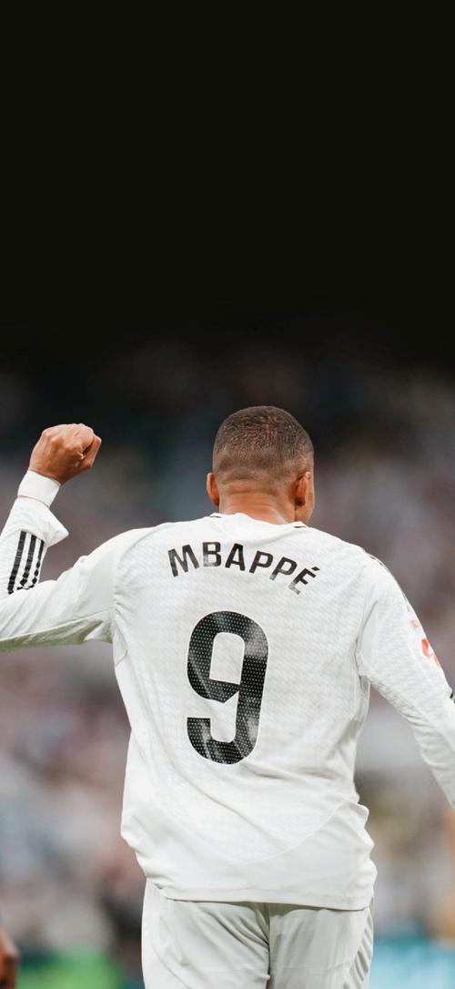 德天空：拜仁17岁小将伦纳特-卡尔将首次入选德国U21大名单